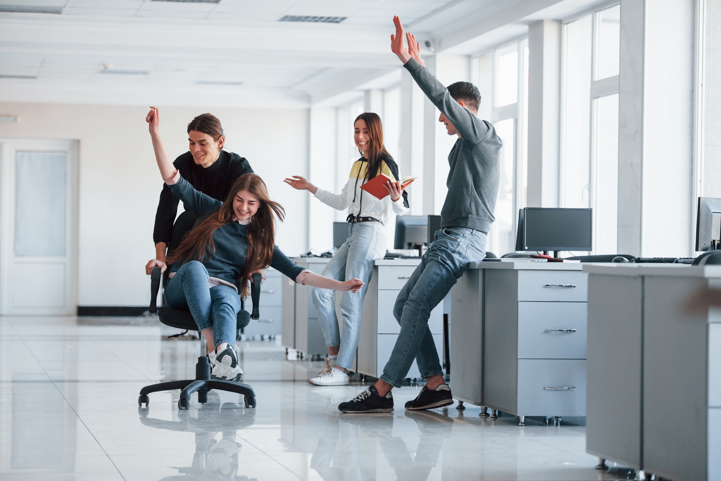 Happy employees in better office fitout