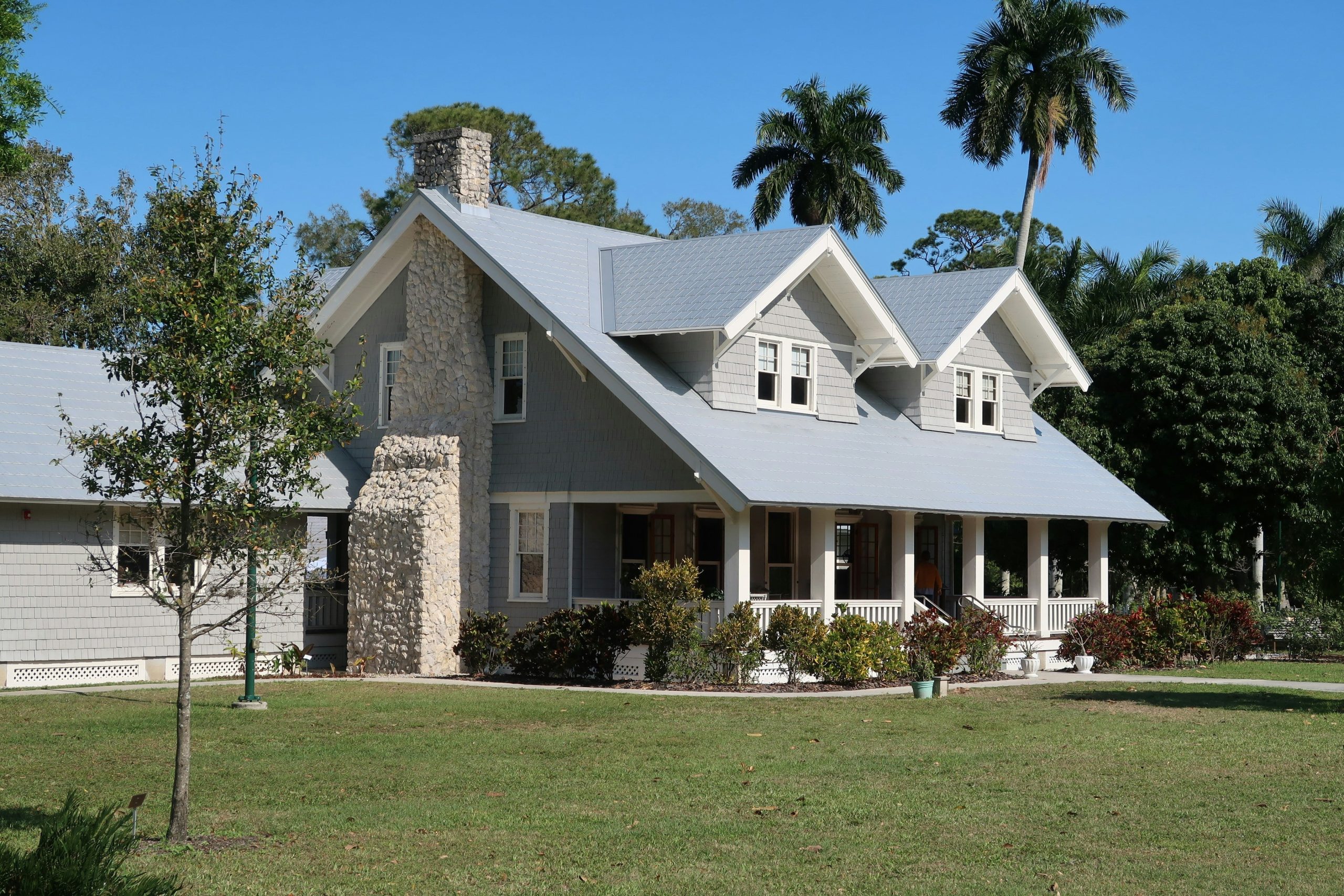concrete house near green grass field during daytime