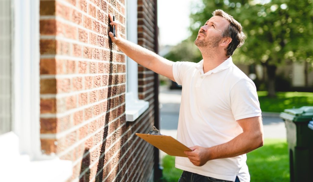 engineer is checking the house after the renovate